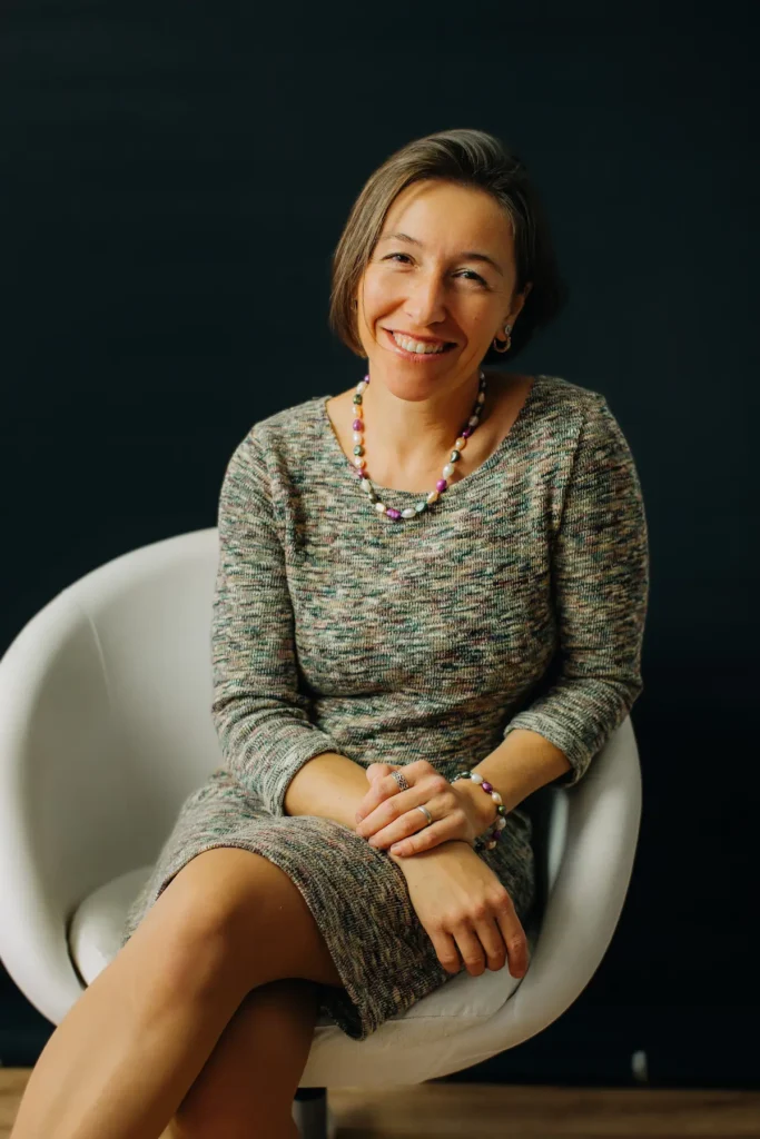 Člověk sedící v křesle